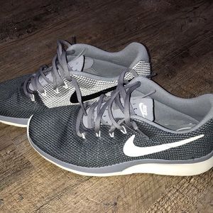 Like new Nike tennis shoes
